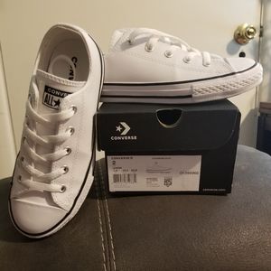 White Leather Youth Size 2 Converse Low Tops